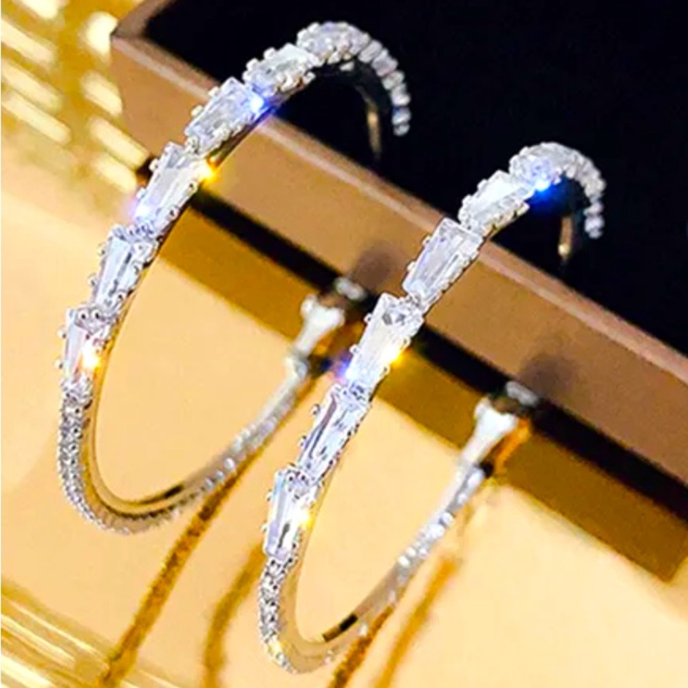 Absolutely Stunning Real Diamond 💎 Moissanite Cut Hoop Earrings - Picture 4 of 10